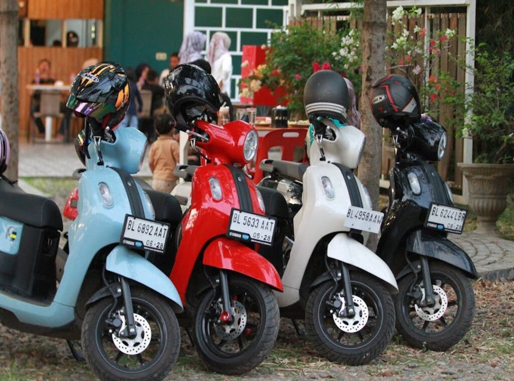 kaki luka jatuh motor perempuan